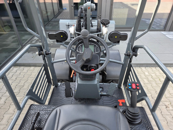 Ładowarka kołowa X212 bez kabiny 9