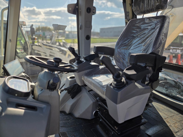 Koparko ładowarka XTM X9325 7