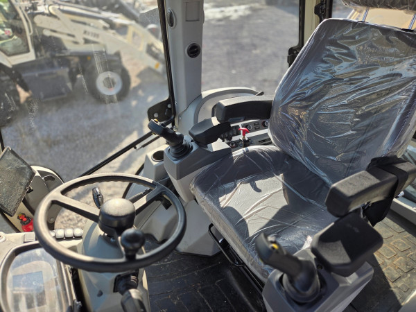 Koparko ładowarka XTM X9325 8