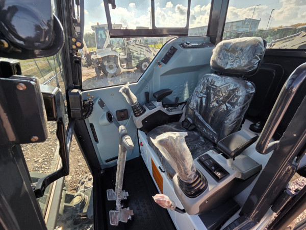 Minikoparka z kabiną X28S XTM 9