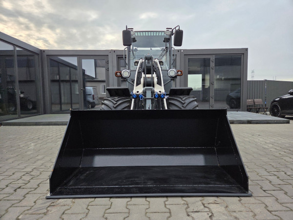 Ładowarka kołowa z kabiną XTM X316