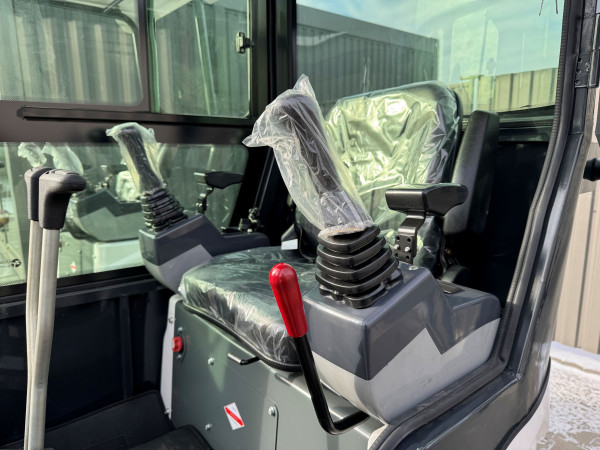 Minikoparka z kabiną X10S XTM PRO 8