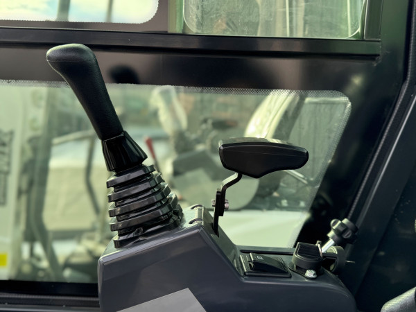 Minikoparka z kabiną X10S XTM PRO 4