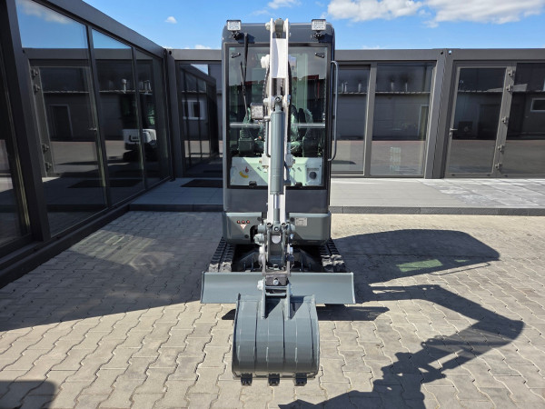 Minikoparka z kabiną X15S XTM 4