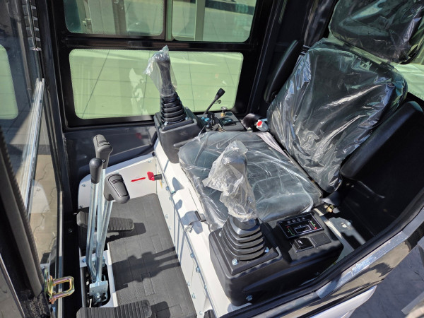 Minikoparka z kabiną X15S XTM 6