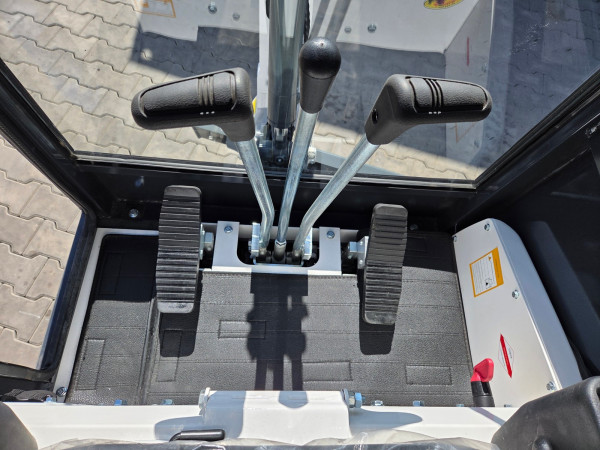 Minikoparka z kabiną X15S XTM 9