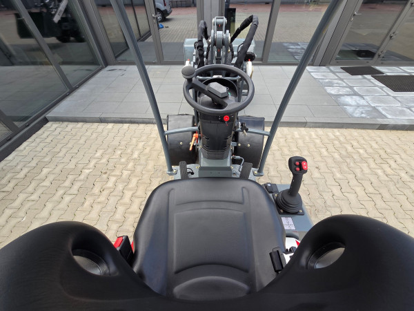 Ładowarka kołowa XTM X106 3a