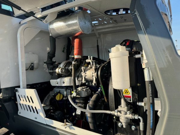 Ładowarka przegubowa B520 8