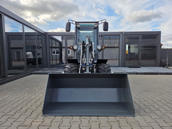 Ładowarka kołowa z kabiną X212 XTM 5a