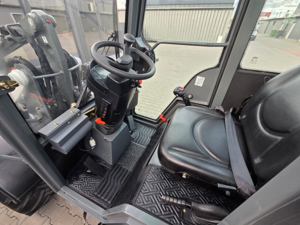 Ładowarka kołowa z kabiną X212 XTM 3a